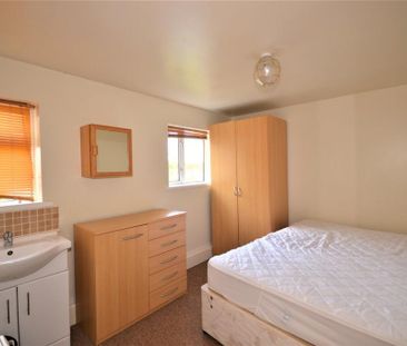 5 bedroom detached house to rent - Photo 4