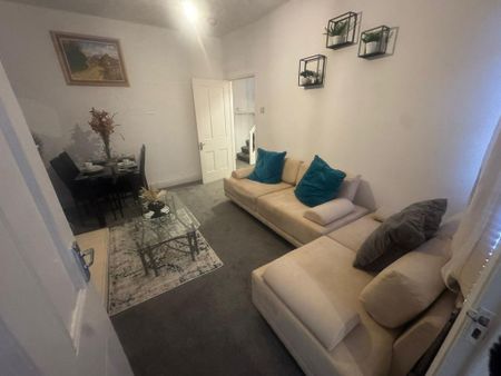 5 bedroom terraced house to rent - Photo 2