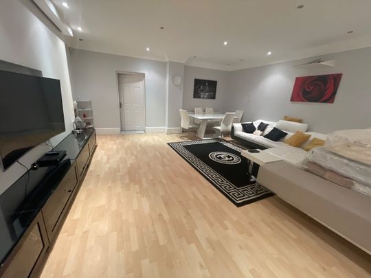 Room in a Shared House, Holland Park Avenue, IG3 - Photo 1