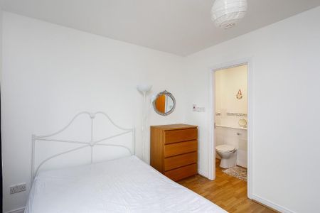 2 bedroom flat to rent - Photo 3