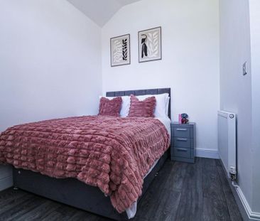 1 bedroom in a house share to rent - Photo 2
