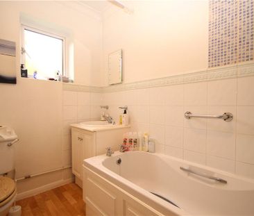 Woodlands Court, Woking, Surrey, GU22 7RY - Photo 3