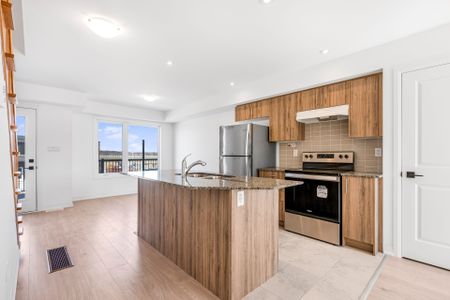 For Lease - 3 FAIRLANE Avenue, Barrie, Ontario - Photo 3