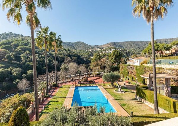 Puerto Rico, Canary Islands 35130