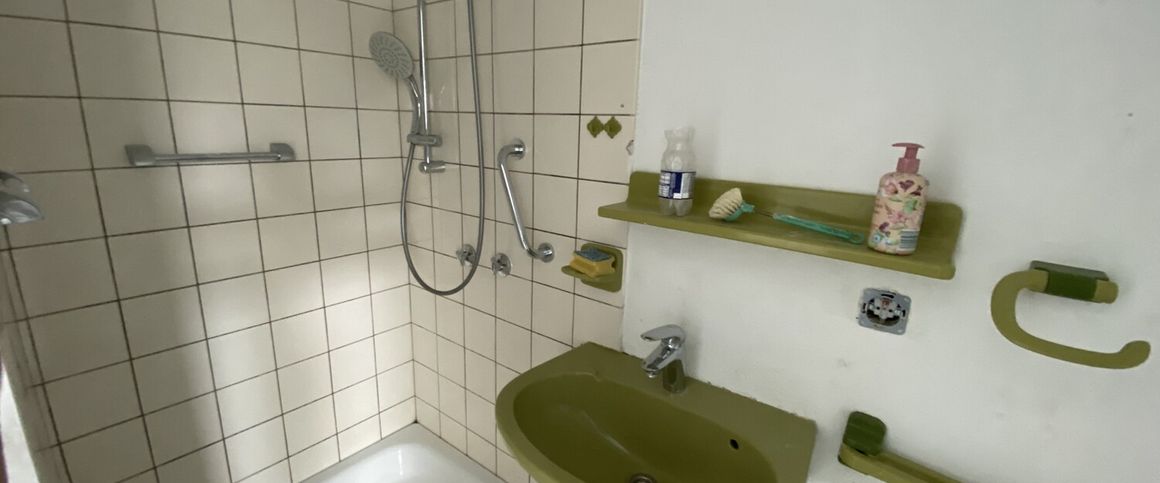 Helle 2er-WG in perfekter Innenstadtlage. Gerade für Sie in der Renovierung! - Foto 1