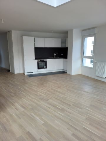 Location Appartement 4 pièces 92m² POISSY 78300 - Photo 3