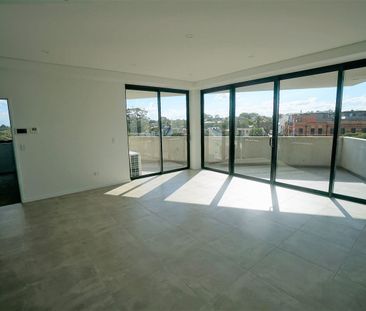 North facing, large balcony, sweeping City Views - Photo 1