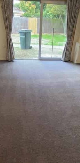 Five Bedroom House for Rent in Lincoln - Photo 1