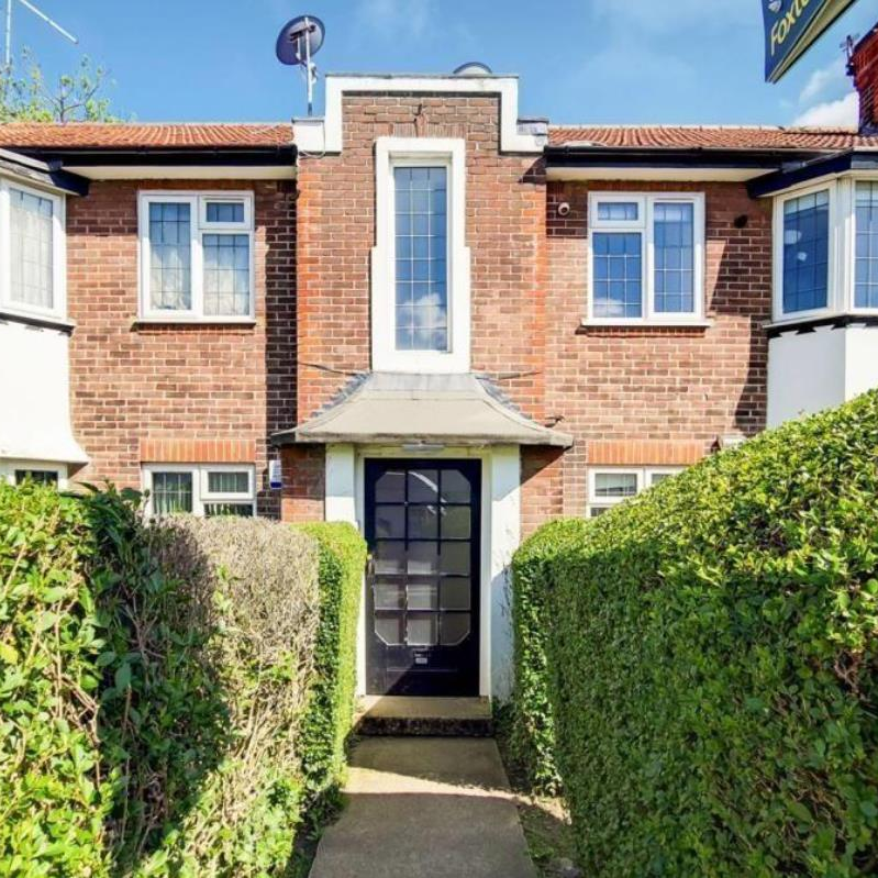 2 bed flat to rent in York Way, London, N20 - Photo 1