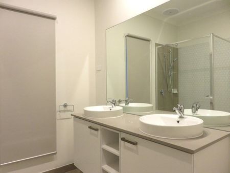 Impressive Family Residence - Photo 4