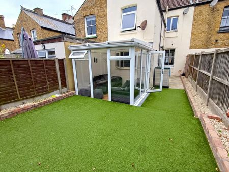 4 bedroom terraced house to rent - Photo 3
