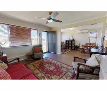 Comfortable Family Home - Photo 2