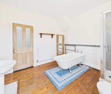 2 bedroom Terraced House to rent - Photo 2