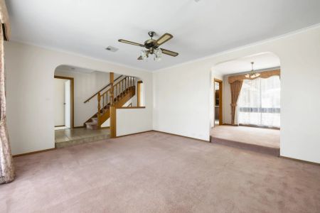 Spacious 5 Bedroom Family Home awaits! - Photo 3