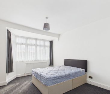 Fernside Avenue, Feltham,TW13 - Photo 6