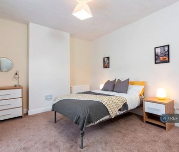3 bedroom end of terrace house to rent - Photo 4