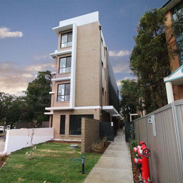 Spacious studio apartment for lease - Photo 1