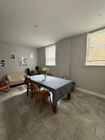2 Bed Flat, London, SW18 - Photo 3