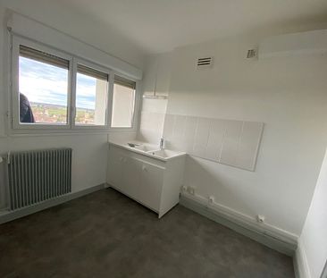 Appartement T4 dans une résidence rénovée à Saint Yan - Photo 3