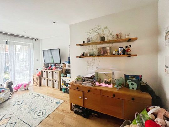 Weasdale Court, Woking, Surrey, GU21 3RN - Photo 1