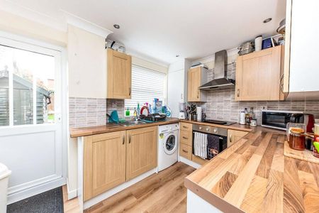 2 bedroom terraced house to rent - Photo 3