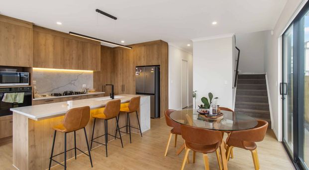 5 bedroom home in Flat Bush! - Photo 1