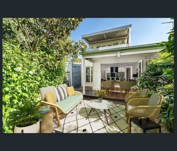 Victorian Elegance Meets Contemporary Comfort - Photo 4