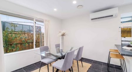 Three Bedrooms - Photo 2