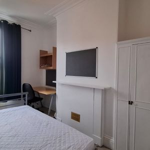 6 bedroom property to rent - Photo 2