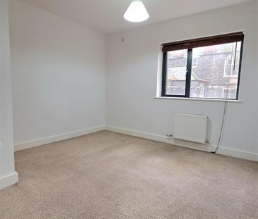 3 bedroom flat to rent - Photo 5