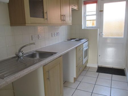 2 bedroom terraced house to rent - Photo 4