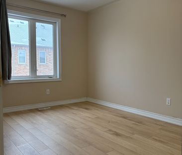 For Lease - 5 Freeland Hollow, Brampton, Ontario - Photo 3