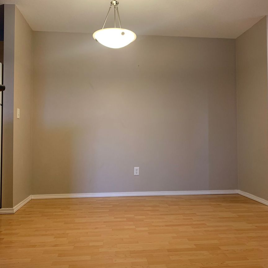 TOP FLOOR 2 BED, ALL UTILITIES INCLUDED!! - Photo 1