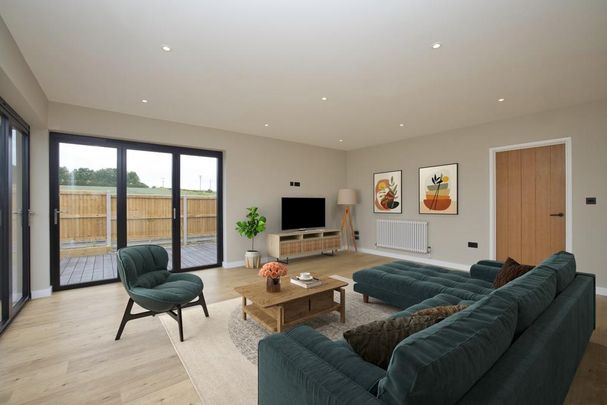 3 bedroom bungalow to rent - Photo 1