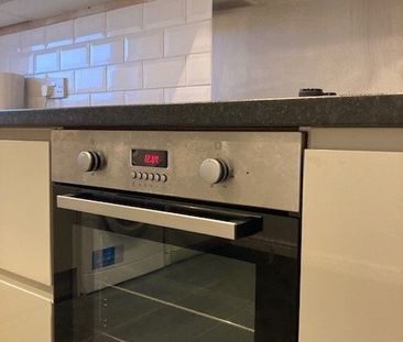 2 Bed Flat, Ferrymans Court, BS2 - Photo 6