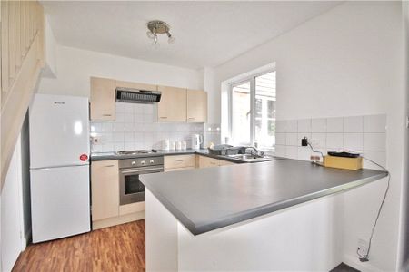 Windermere Close, Egham - Photo 3