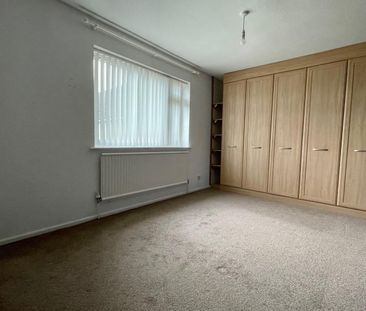 2 bedroom Flat To Let - Photo 3