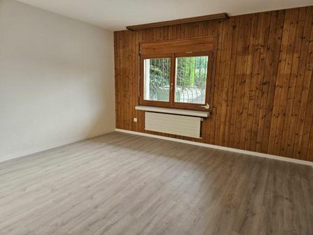 Freistehendes 5.5-Zimmer-Einfamilienhaus mit Nebenräumen à 35 m2 un... - Foto 2
