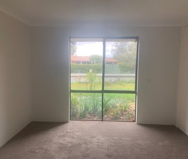 FAMILY HOME WITH LARGE YARD & SHED - Photo 3