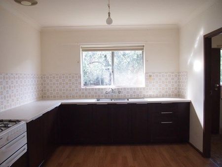 Spacious 2-Bedroom Homette in a Quiet Cul-de-Sac! - Photo 2