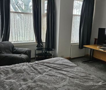 Room in a Shared House, Hamilton Road, M13 - Photo 2