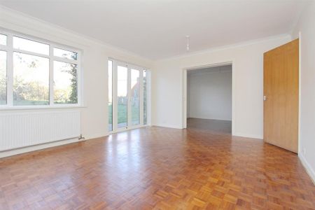 4 bedroom detached house to rent - Photo 3