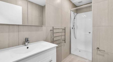 Ground floor Two-Bedroom Apartment with off-street parking - Photo 5