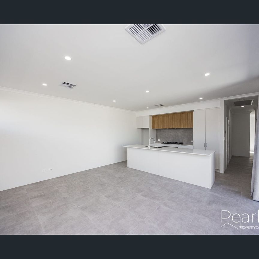Brand New 3-Bedroom Rear Build home – Modern Living in Heathridge - Photo 1