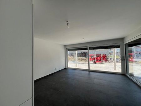 Splendide appartement de 4.5 pièces située au rez-de-chaussée dans un quartier calme et familiale. - Photo 4