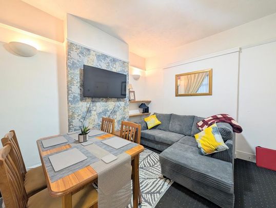 1 bedroom in a house share to rent - Photo 1