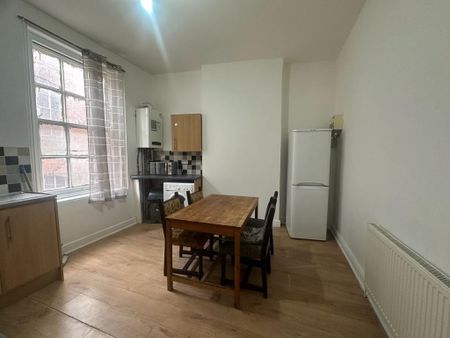 3 bedroom flat to rent - Photo 2
