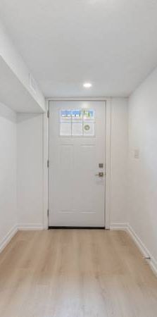 Newly renovated, spacious 3-bedroom, 1-bathroom - Photo 1