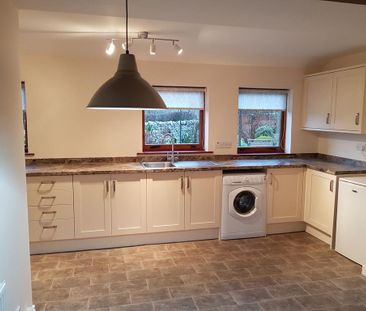3 bedroom semi-detached house to rent - Photo 3