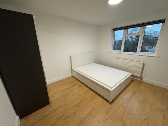 Room in a Shared House, Balnacraig Avenue, NW10 - Photo 1